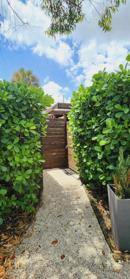 Private Aparment Studio In The Hard Of Miami Unit # 6 Opa-locka Exterior photo