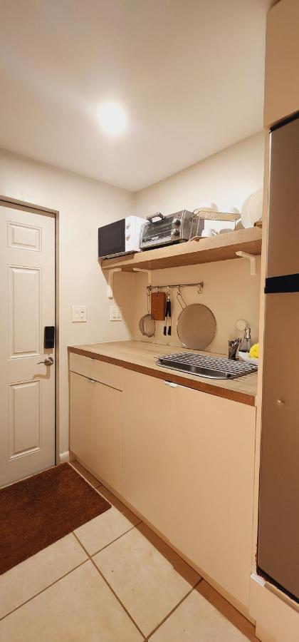 Private Aparment Studio In The Hard Of Miami Unit # 6 Opa-locka Exterior photo