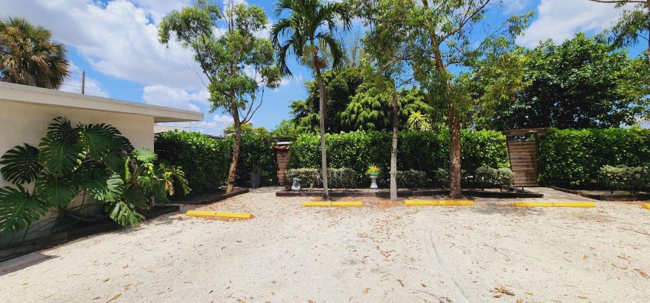 Private Aparment Studio In The Hard Of Miami Unit # 6 Opa-locka Exterior photo